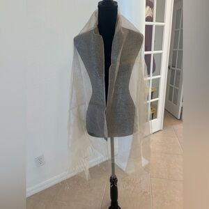 Elegant Sheer & Gold  Gorgeous Scarf 🧣